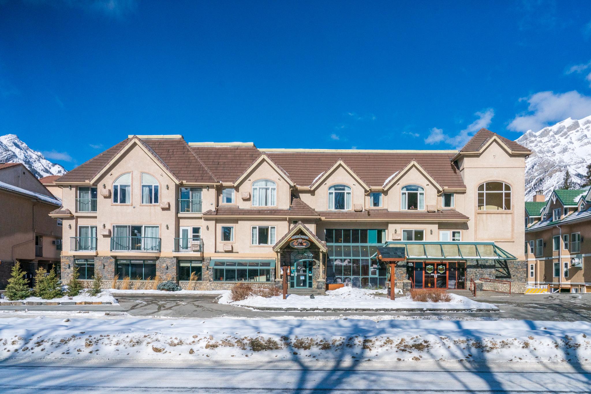 Irwin'S Mountain Inn Banff Exterior foto