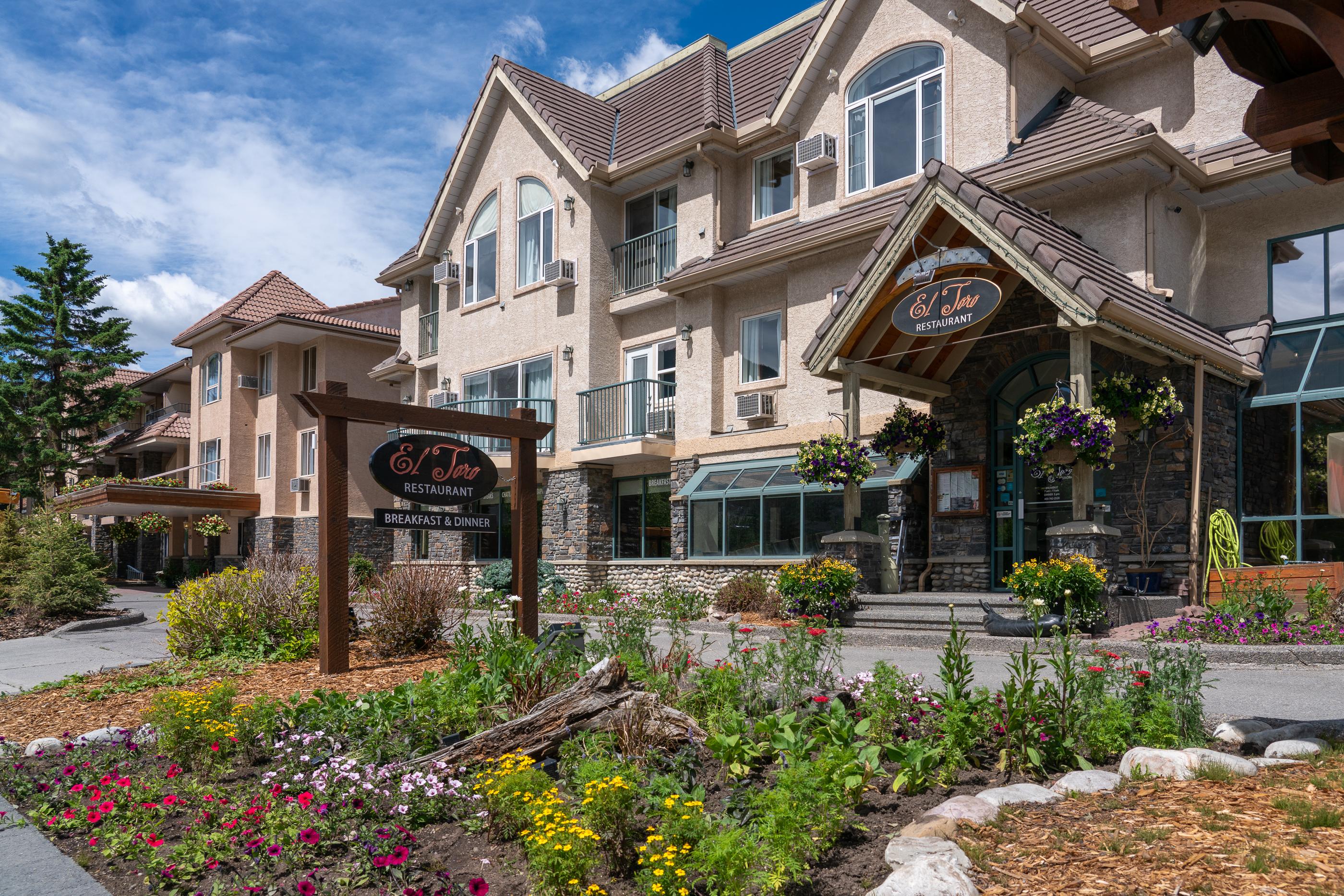 Irwin'S Mountain Inn Banff Exterior foto