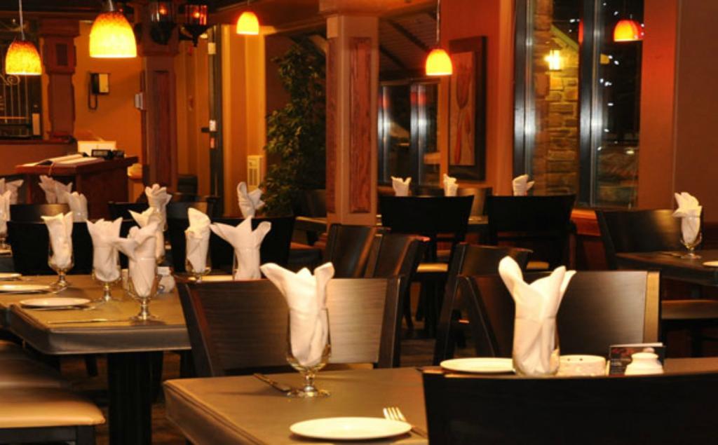 Irwin'S Mountain Inn Banff Exterior foto